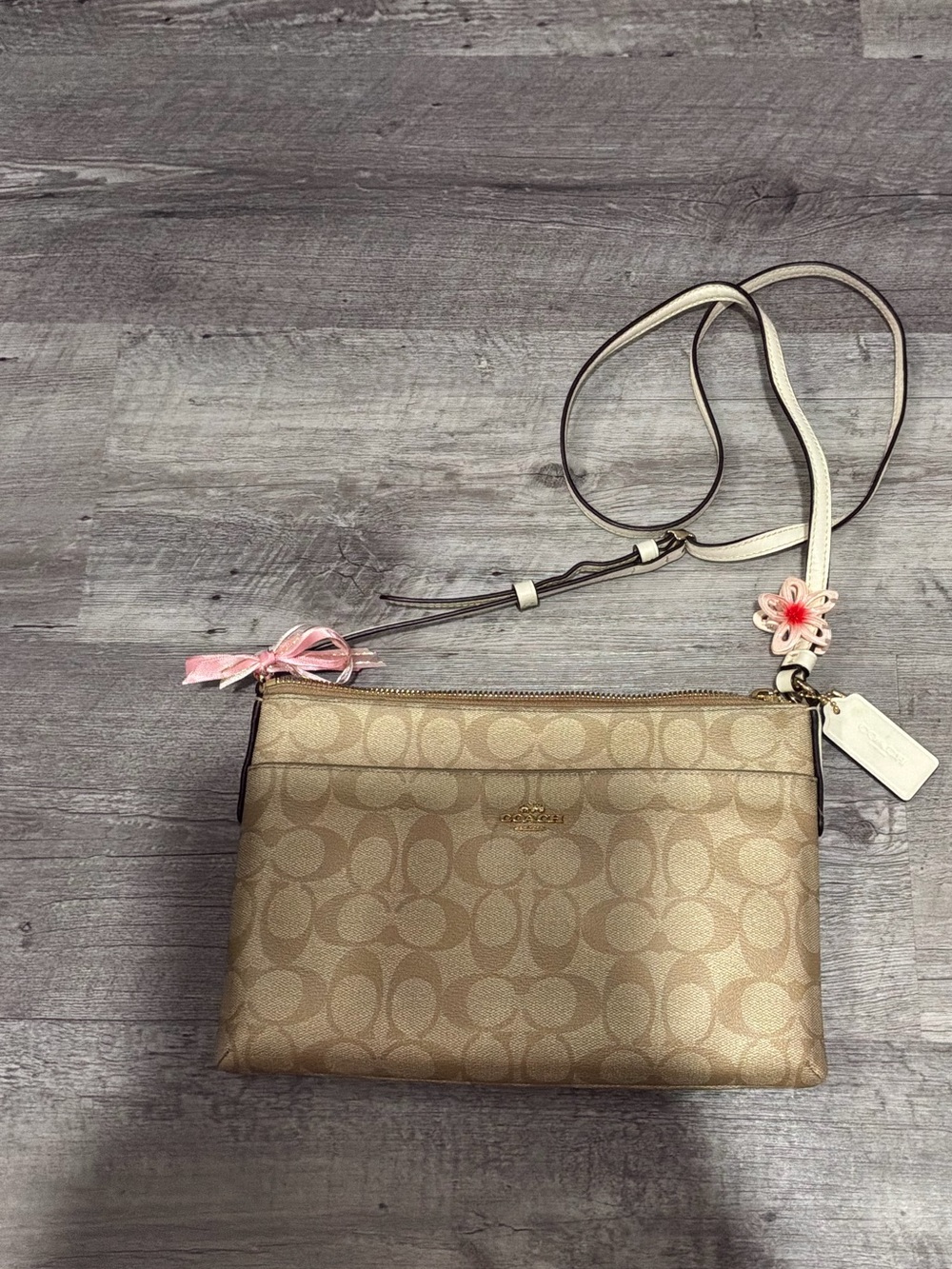 vintage tan and white coach crossbody bag